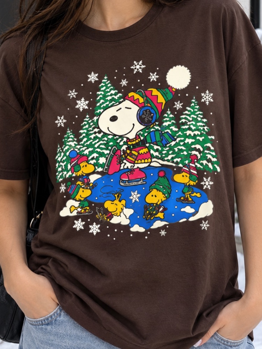 Snoopy Woodstock Peanuts Christmas Winter Snow Trees Vintage Brown T-Shirt